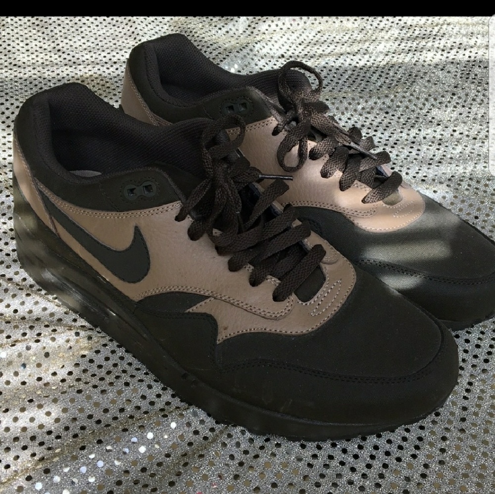 Men's Nikes sneakers